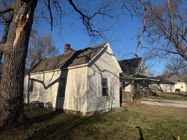 1621 W Chestnut Street, Springfield, MO 65802 - #3