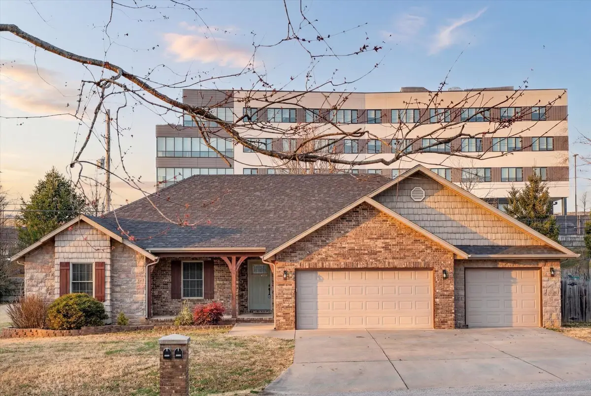 2207 E Lark Street, Springfield, MO 65804 - #1