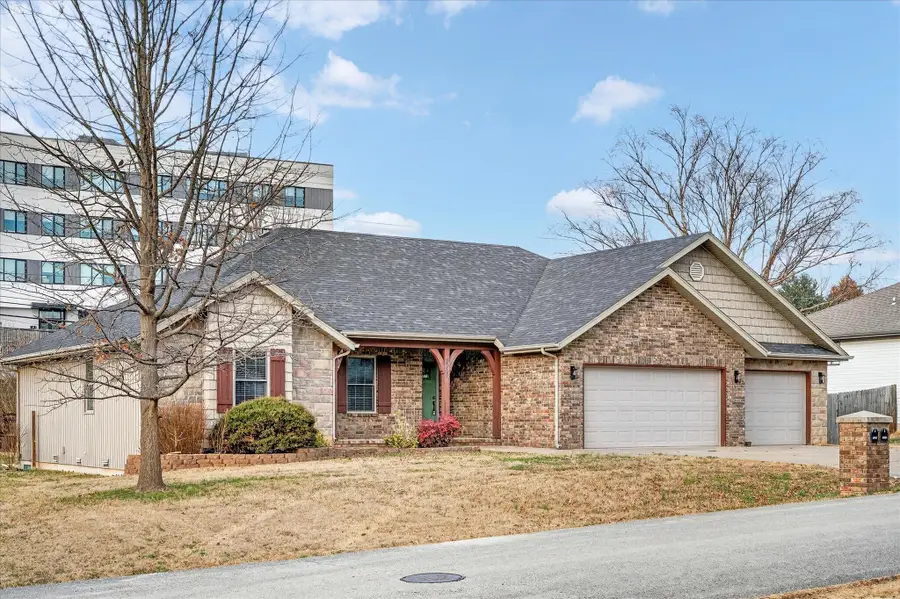 2207 E Lark Street, Springfield, MO 65804 - #2