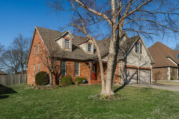 3801 W Randall Street, Battlefield, MO 65619