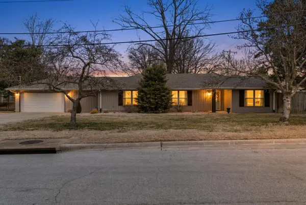 1369 E Price Street, Springfield, MO 65804