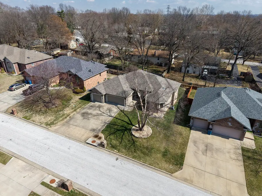 5094 S Burrows Avenue, Springfield, MO 65810 - #3