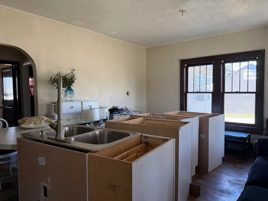 211 W Austin Street, Bolivar, MO 65613 - #3