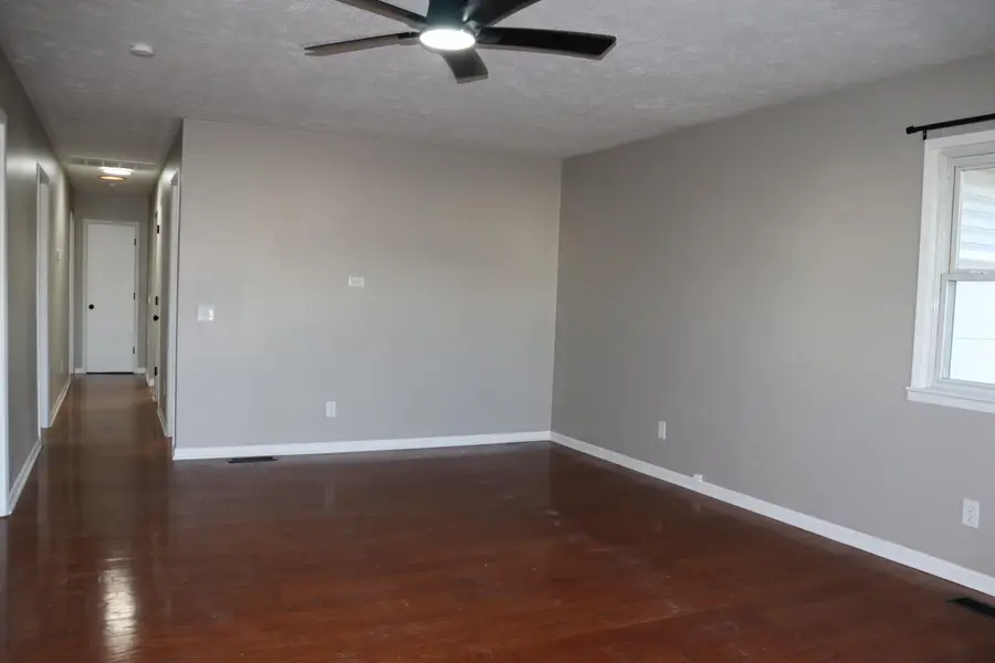 219 N Commercial Street, Seymour, MO 65746 - #3