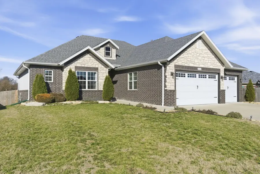 3133 N Dickerson Avenue, Springfield, MO 65803 - #3