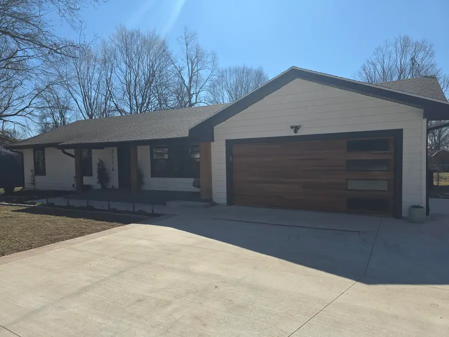 3216 W Ellison Drive, Springfield, MO 65810 - #2