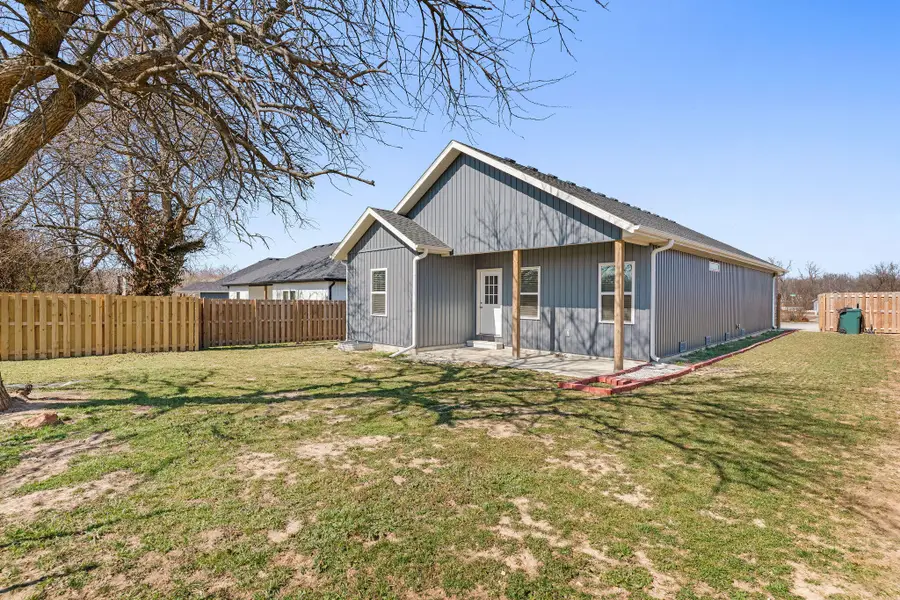 260 W Erin Circle, Bolivar, MO 65613 - #2