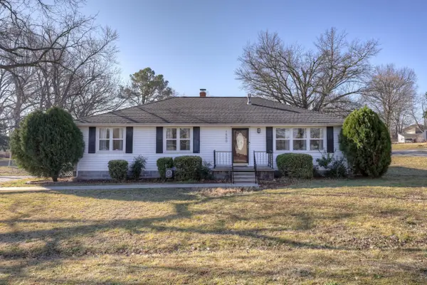 1500 Robertson Avenue, Carthage, MO 64836