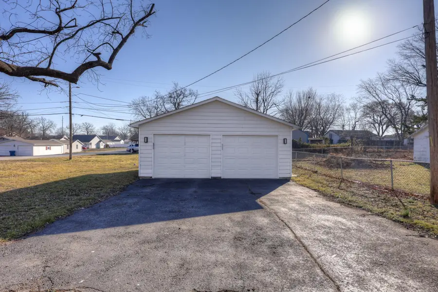 1500 Robertson Avenue, Carthage, MO 64836 - #2