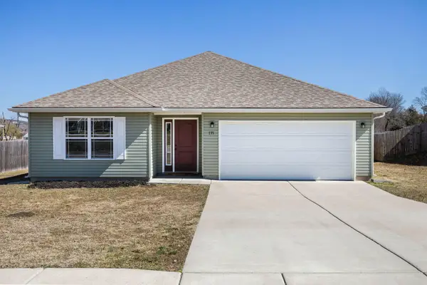 135 Travis Street, Hollister, MO 65672