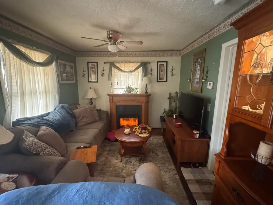 835 W Woodlawn Street, Springfield, MO 65803 - #3