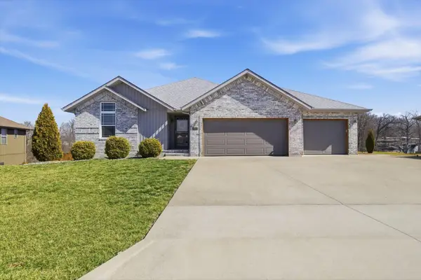 1930 N Seabrook Drive, Nixa, MO 65714
