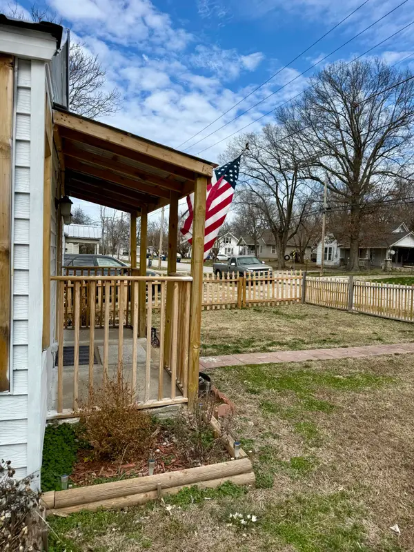 607 N Locust Street, Buffalo, MO 65622