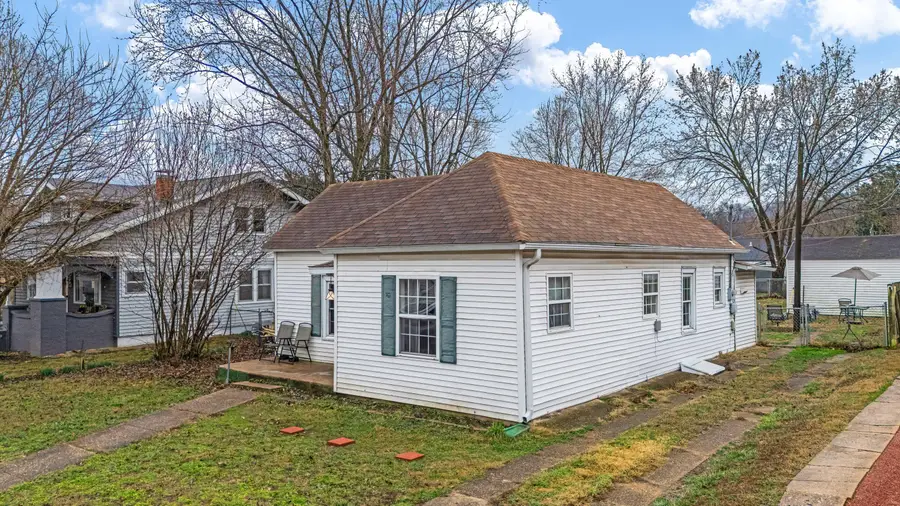 824 W Leyda Street, West Plains, MO 65775 - #3