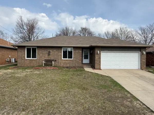 1419 W Whiteside Street, Springfield, MO 65807