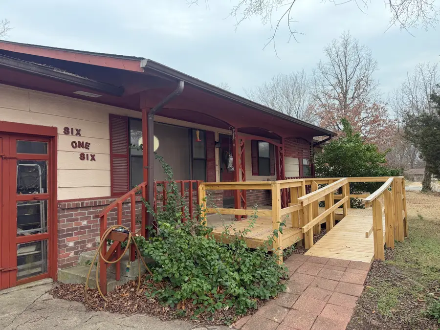 616 W 33rd Street, Joplin, MO 64804 - #2