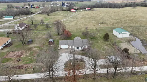 1407 E 463rd Road, Bolivar, MO 65613