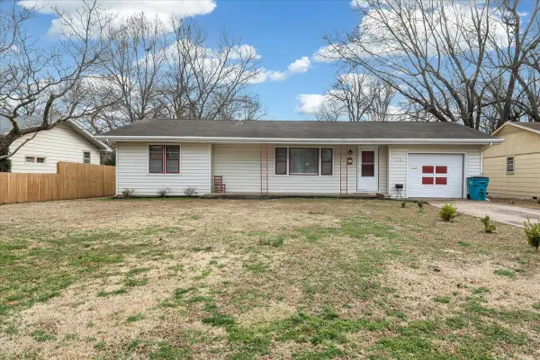 2176 E Cinderella Road, Springfield, MO 65804