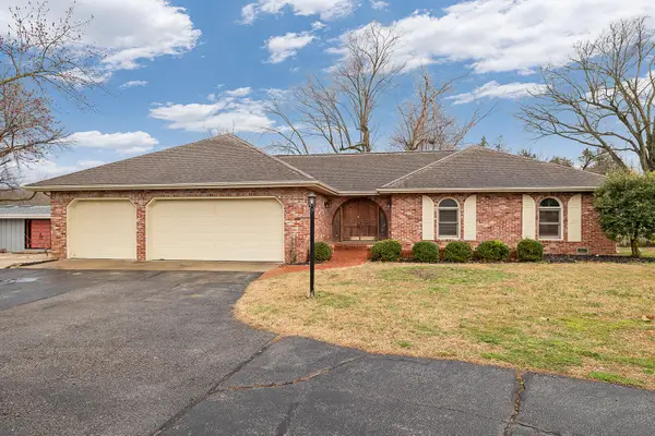 3534 E Whitehall Drive, Springfield, MO 65809