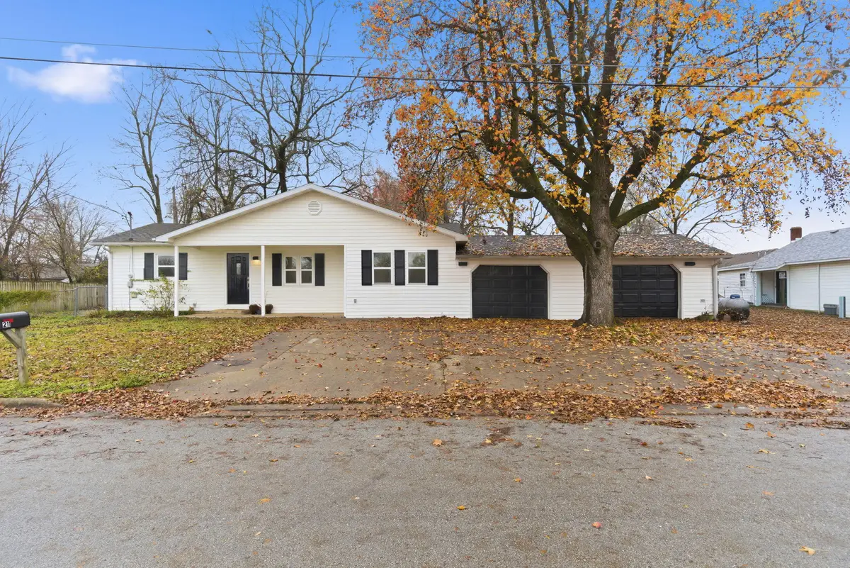211 N Rechow Avenue, Bolivar, MO 65613 - #1