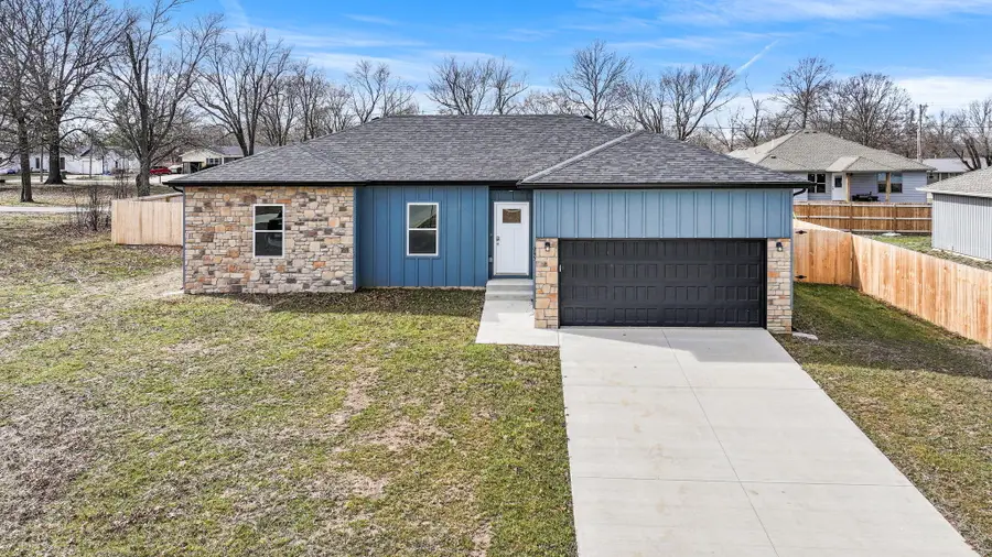 945 N Short Avenue, Bolivar, MO 65613 - #2