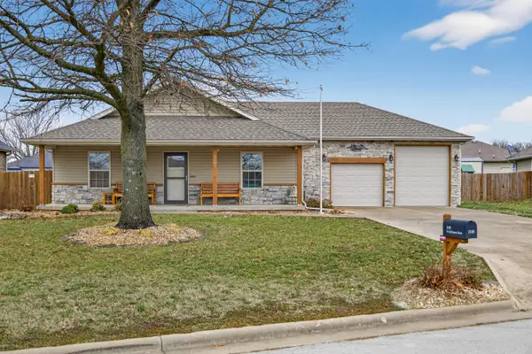 2105 W Mcclernon Street, Springfield, MO 65803