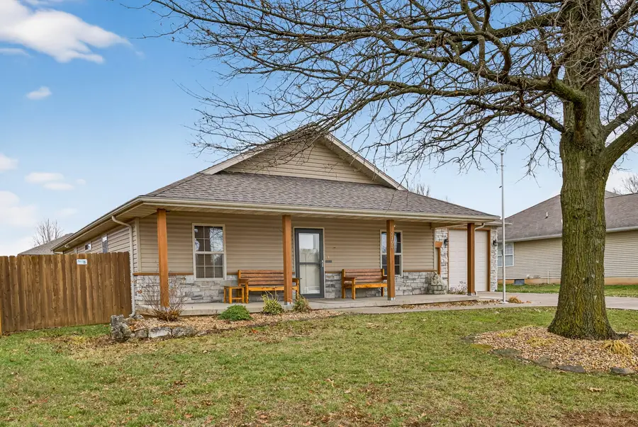 2105 W Mcclernon Street, Springfield, MO 65803 - #2