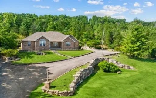 1977 Graham Clark Drive, Hollister, MO 65672