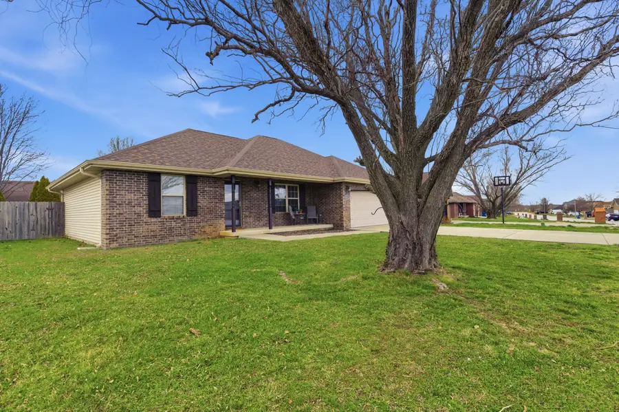891 W Pembrook Avenue, Nixa, MO 65714 - #2