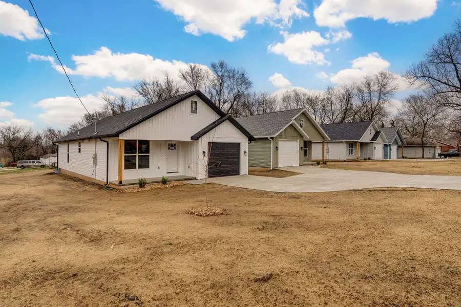 1103 E Smith Street, Springfield, MO 65803 - #2