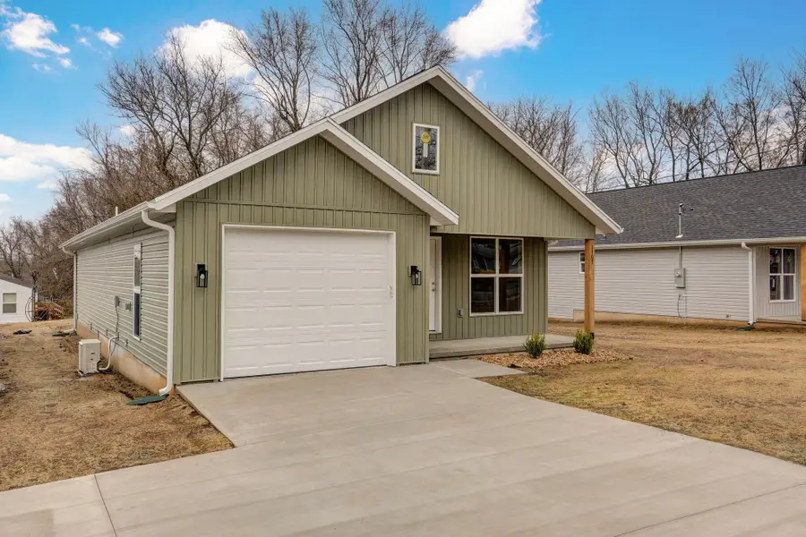 1107 E Smith Street, Springfield, MO 65803 - #2