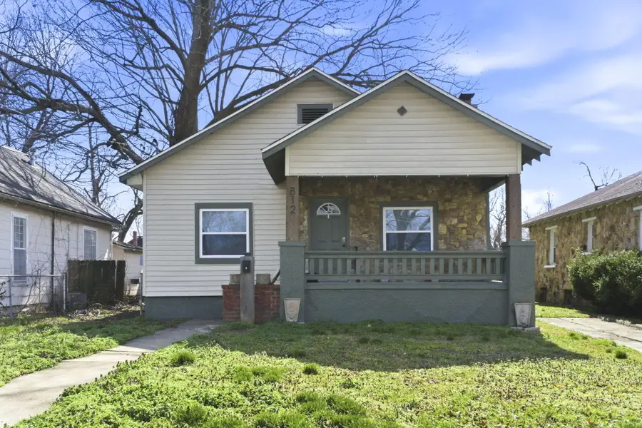 812 W Pershing Street, Springfield, MO 65806 - #2