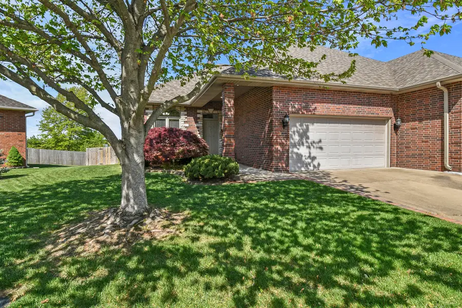3243 S Kickapoo Avenue, Springfield, MO 65804 - #3