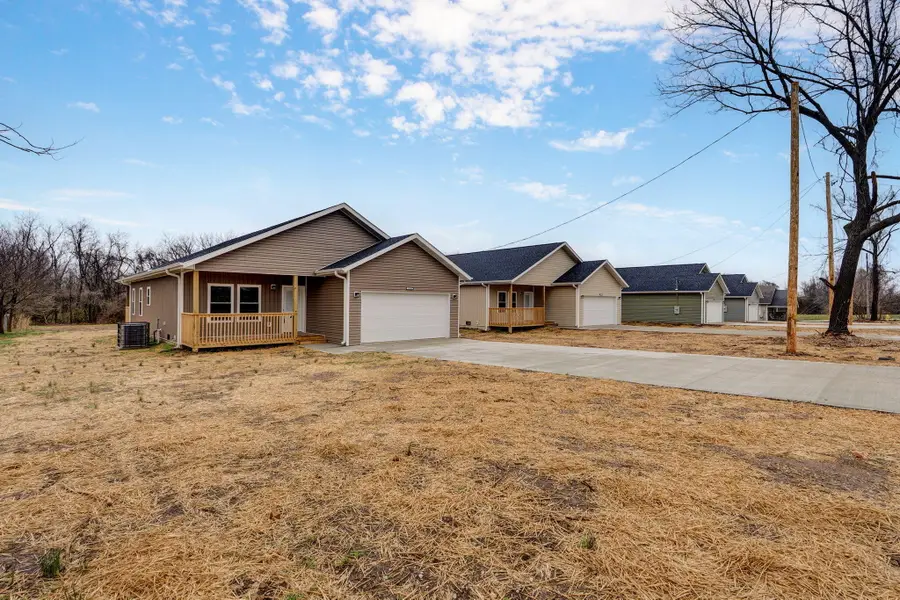 1135 N Dickerson Avenue, Springfield, MO 65803 - #3