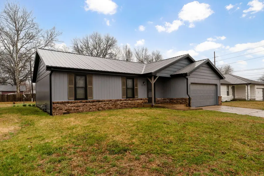 2550 S Fort Avenue, Springfield, MO 65807 - #3