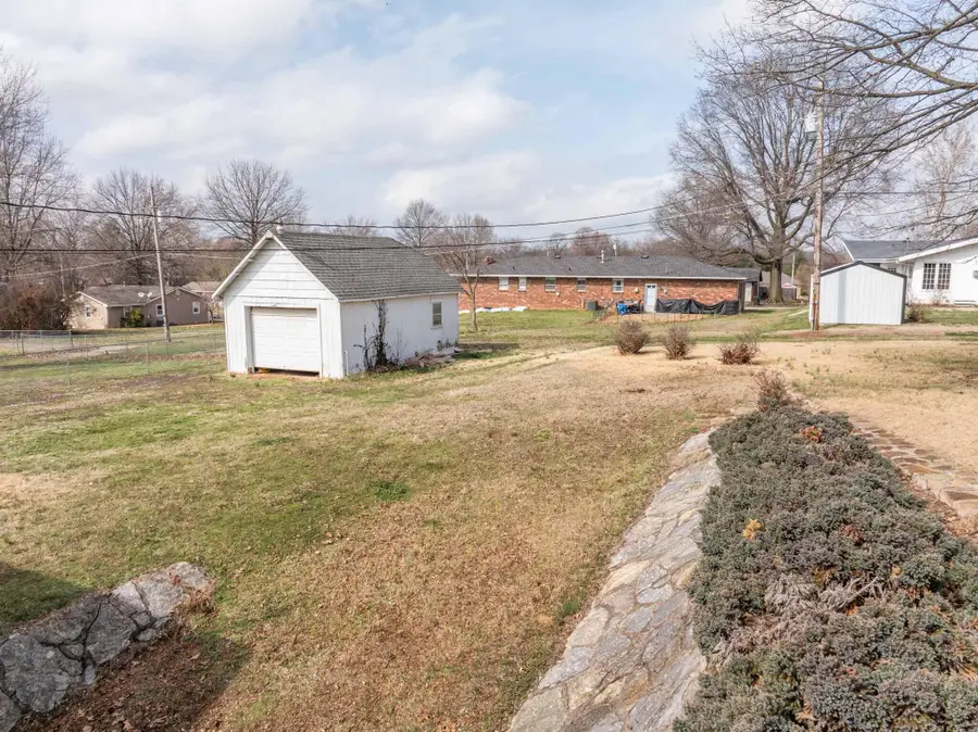 630 E Center Street, Mount Vernon, MO 65712 - #3