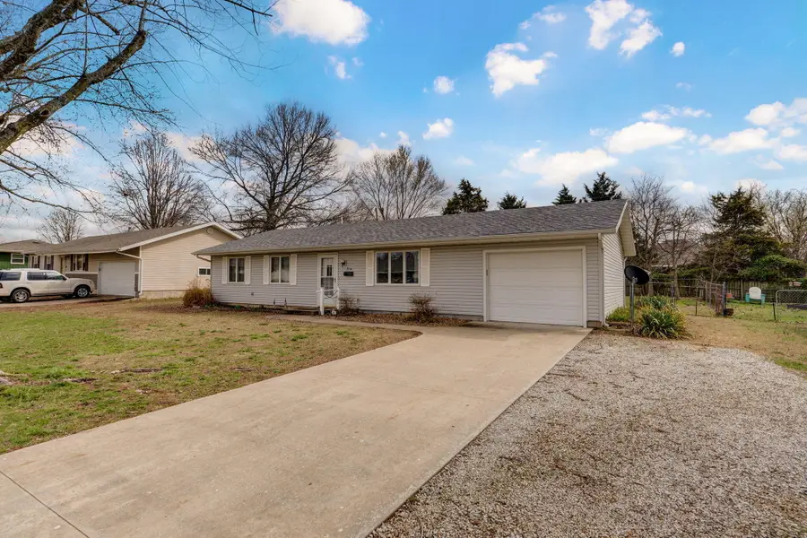 314 W Alice Street, Mount Vernon, MO 65712 - #2