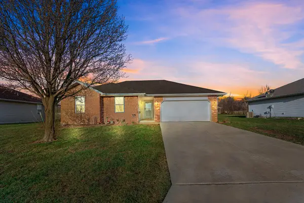 153 N Foxtrot Avenue, Rogersville, MO 65742