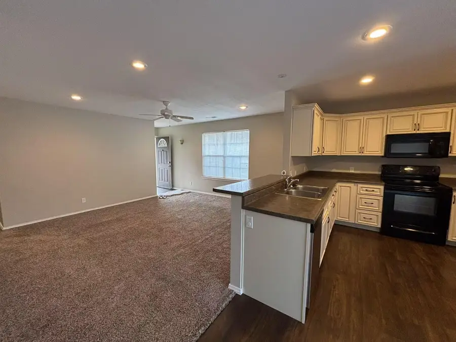 1660 N Marlan Avenue, Springfield, MO 65803 - #3