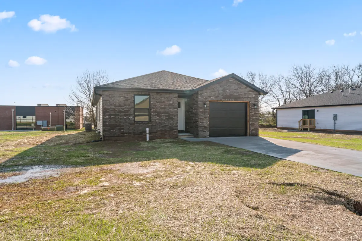 412 N Cherokee Trail, Clever, MO 65631 - #1