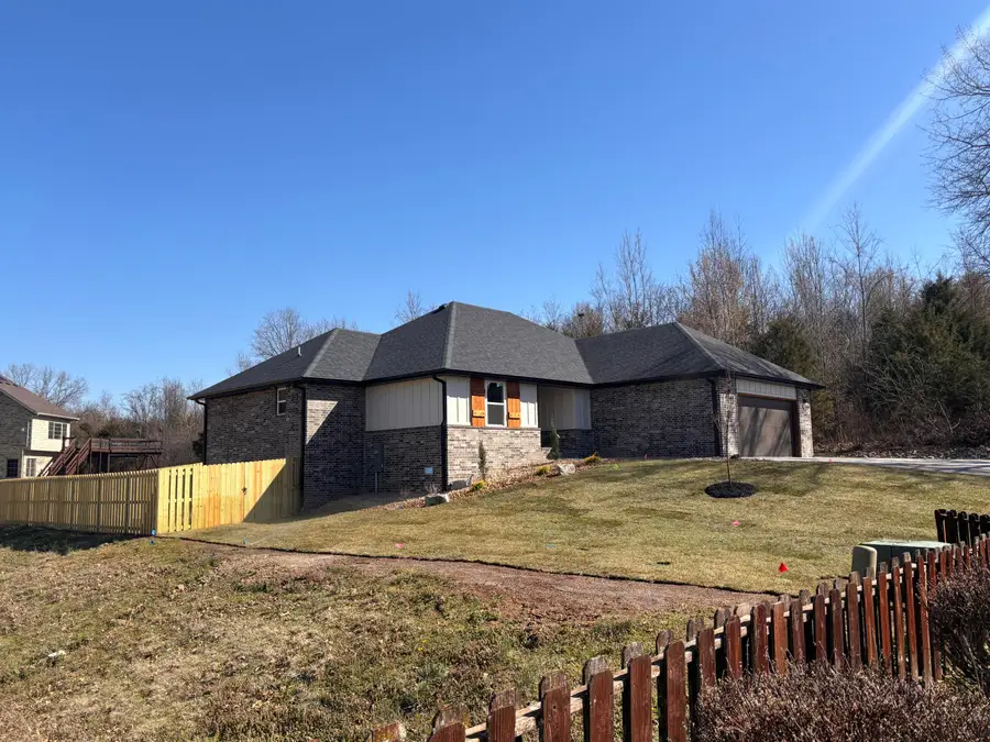 1197 W Warren Avenue, Ozark, MO 65721 - #2