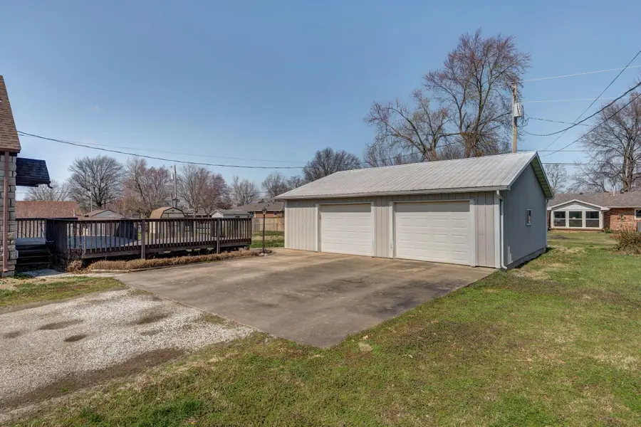530 E Center Street, Mount Vernon, MO 65712 - #2