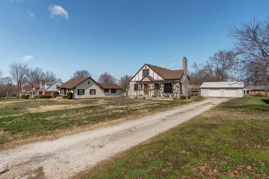 530 E Center Street, Mount Vernon, MO 65712 - #3