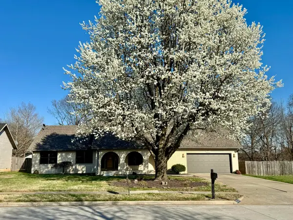 2524 S Overhill Avenue, Springfield, MO 65807