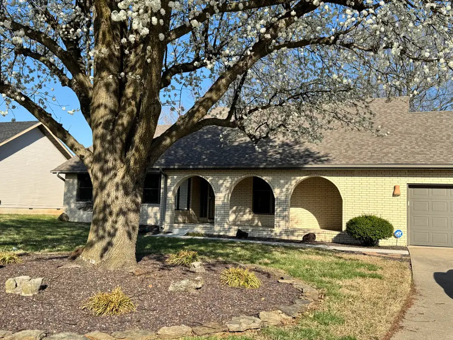 2524 S Overhill Avenue, Springfield, MO 65807 - #2