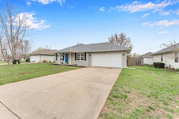 432 S Cedarwood Avenue, Republic, MO 65738