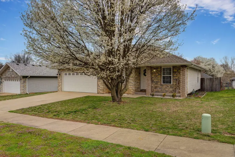 1039 E Caravan Street, Springfield, MO 65803 - #2