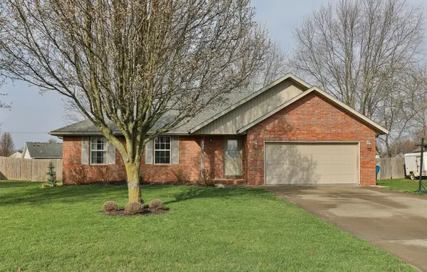 509 S Birchwood Street, Strafford, MO 65757