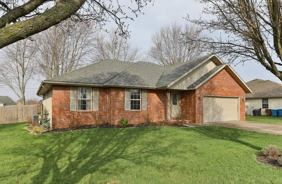 509 S Birchwood Street, Strafford, MO 65757 - #2