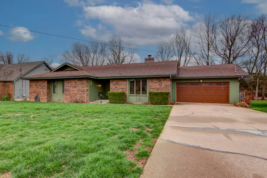 3975 N Stewart Avenue, Springfield, MO 65803 - #3